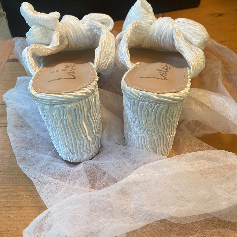 White heels - Picture 3 of 3